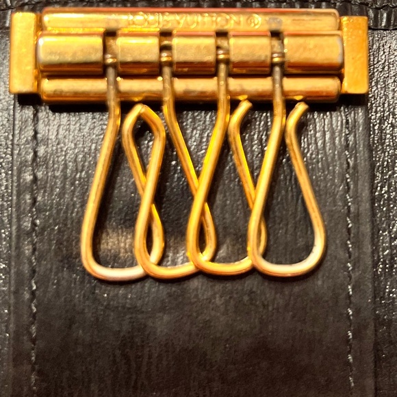 Louis Vuitton Epi Leather 4 Key Holder Epi Leather Black Louis Vuitton - Picture 7 of 14